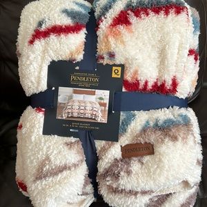 Pendleton Sherpa fleece  reversible queen blanket